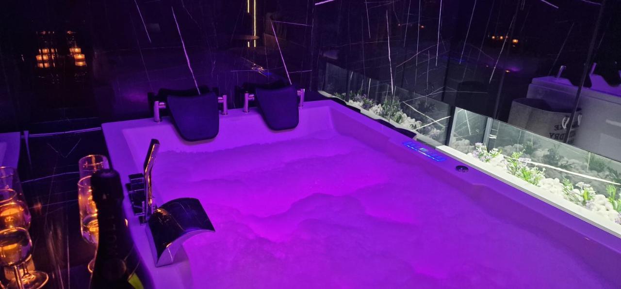 Διαμέρισμα Romantic & Jacuzzi Σκόπια