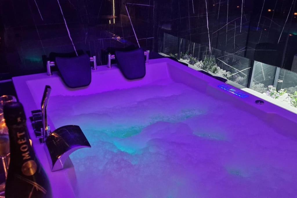 Διαμέρισμα Romantic & Jacuzzi *