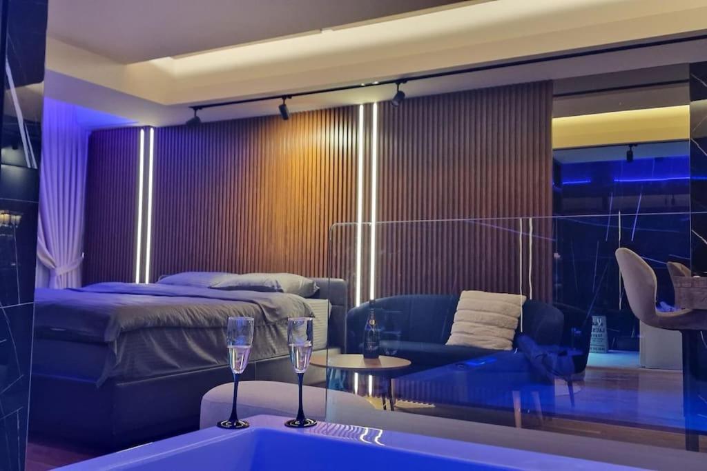 Romantic & Jacuzzi