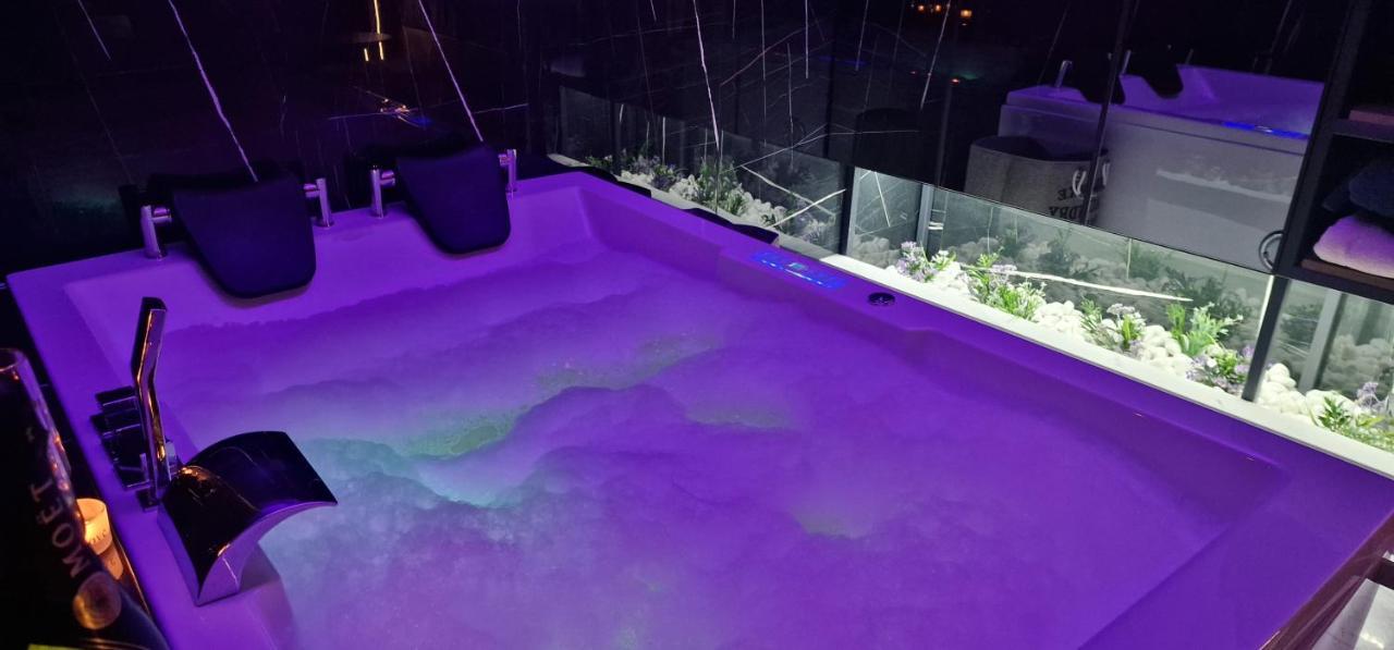 Romantic & Jacuzzi Σκόπια