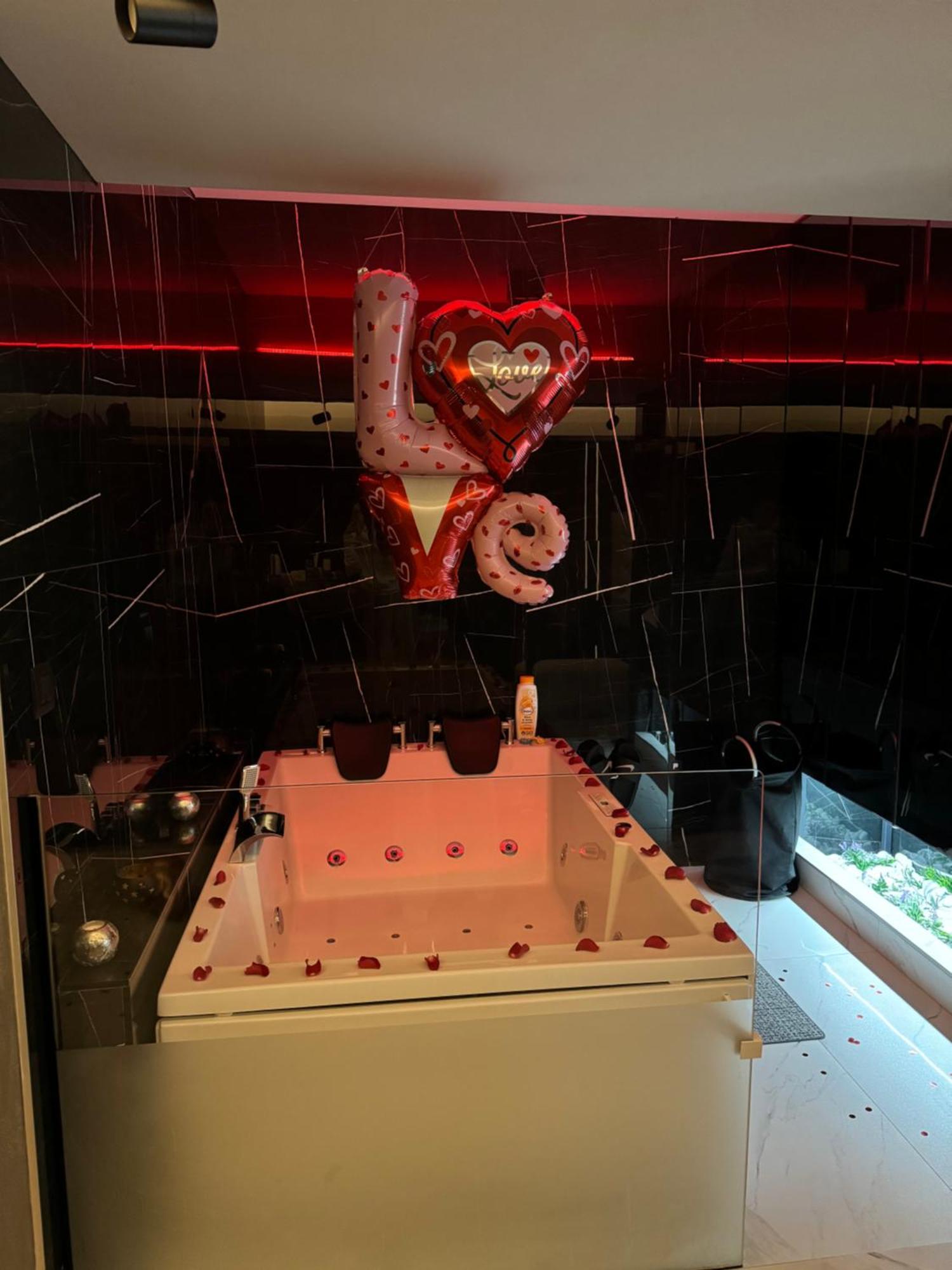 Romantic & Jacuzzi * Skopje